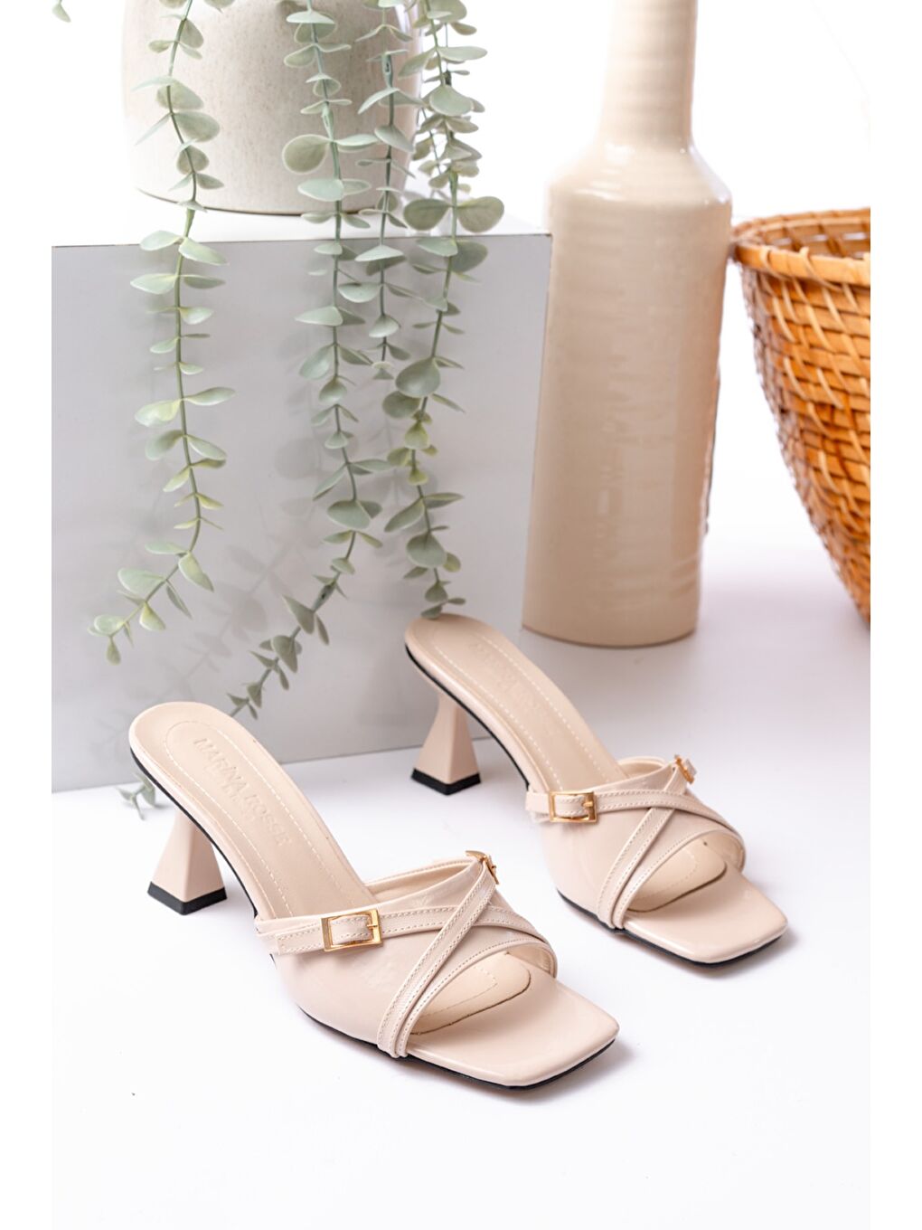 Kadın Larmina Bej Rugan Klasik Topuklu Terlik-2