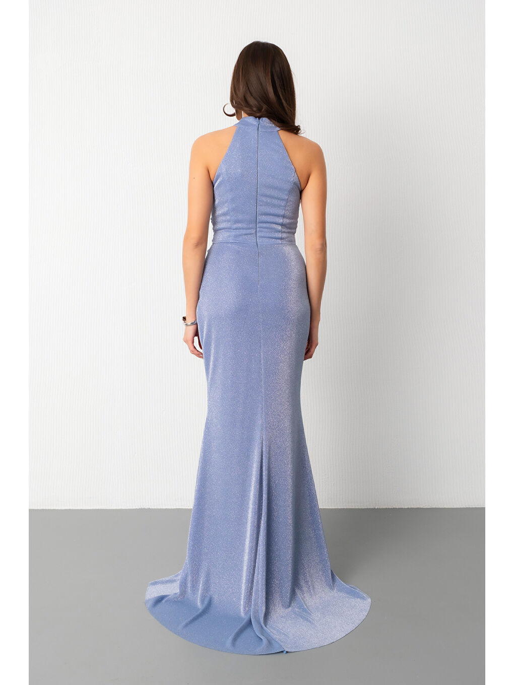 Kadın İndigo Halter Yaka Yırtmaçlı Simli Uzun Abiye Elbise-5