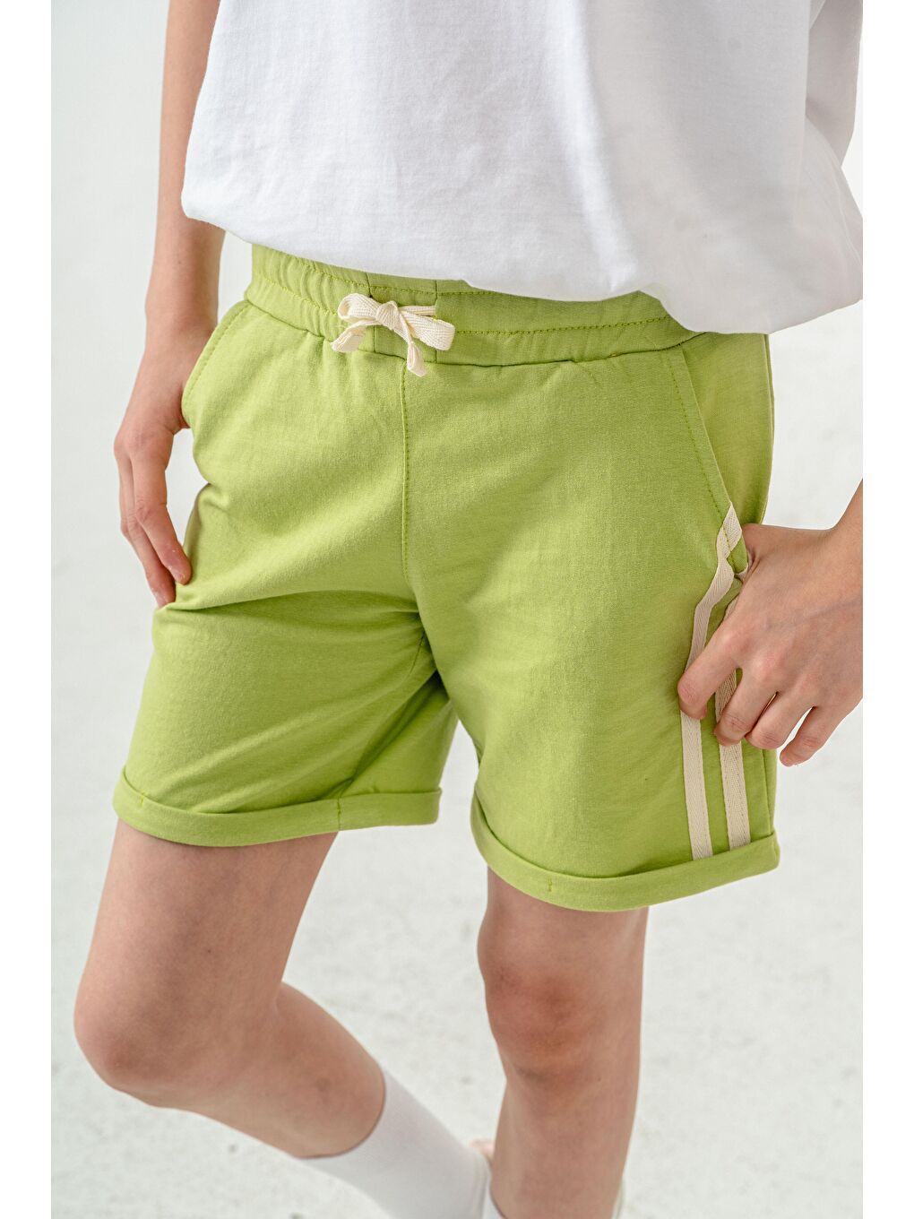 Yeşil Duble Paçalı Yanları Şeritli Kız Çocuk Şort-8