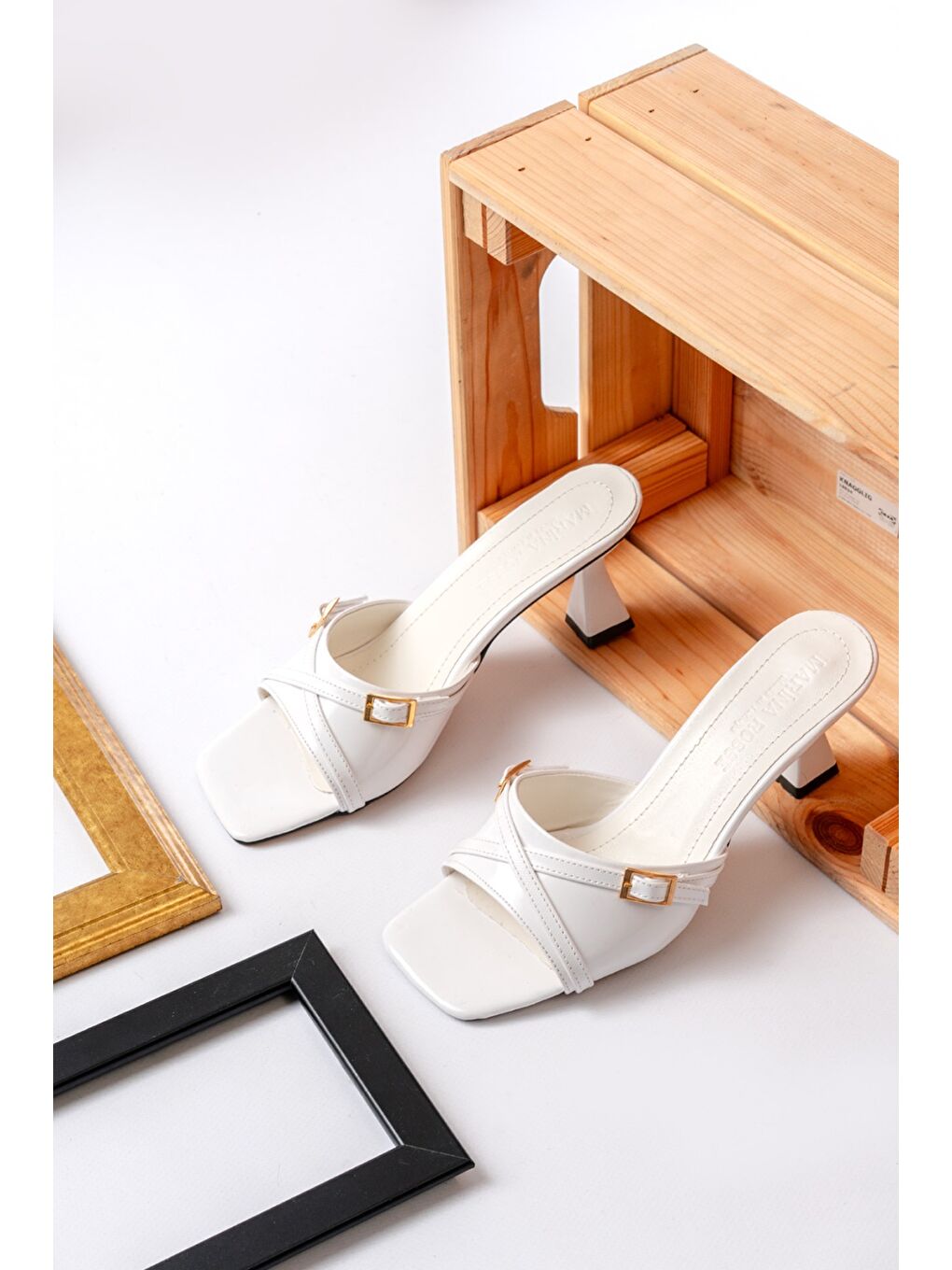 Kadın Larmina Beyaz Rugan Klasik Topuklu Terlik-2