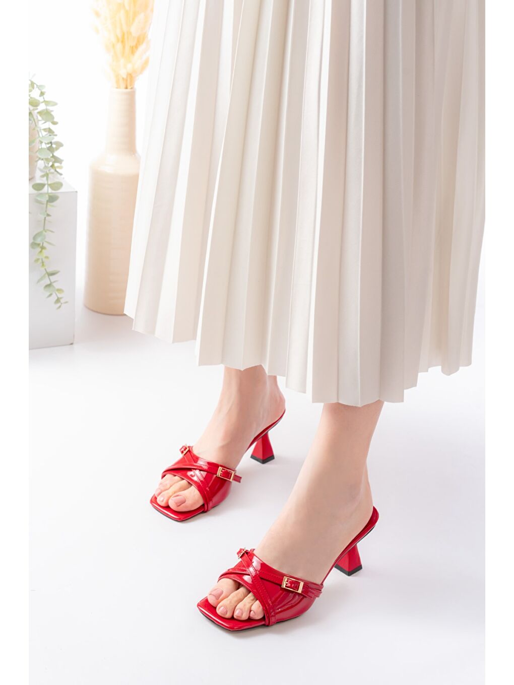 Kadın Larmina Kırmızı Rugan Klasik Topuklu Terlik-1