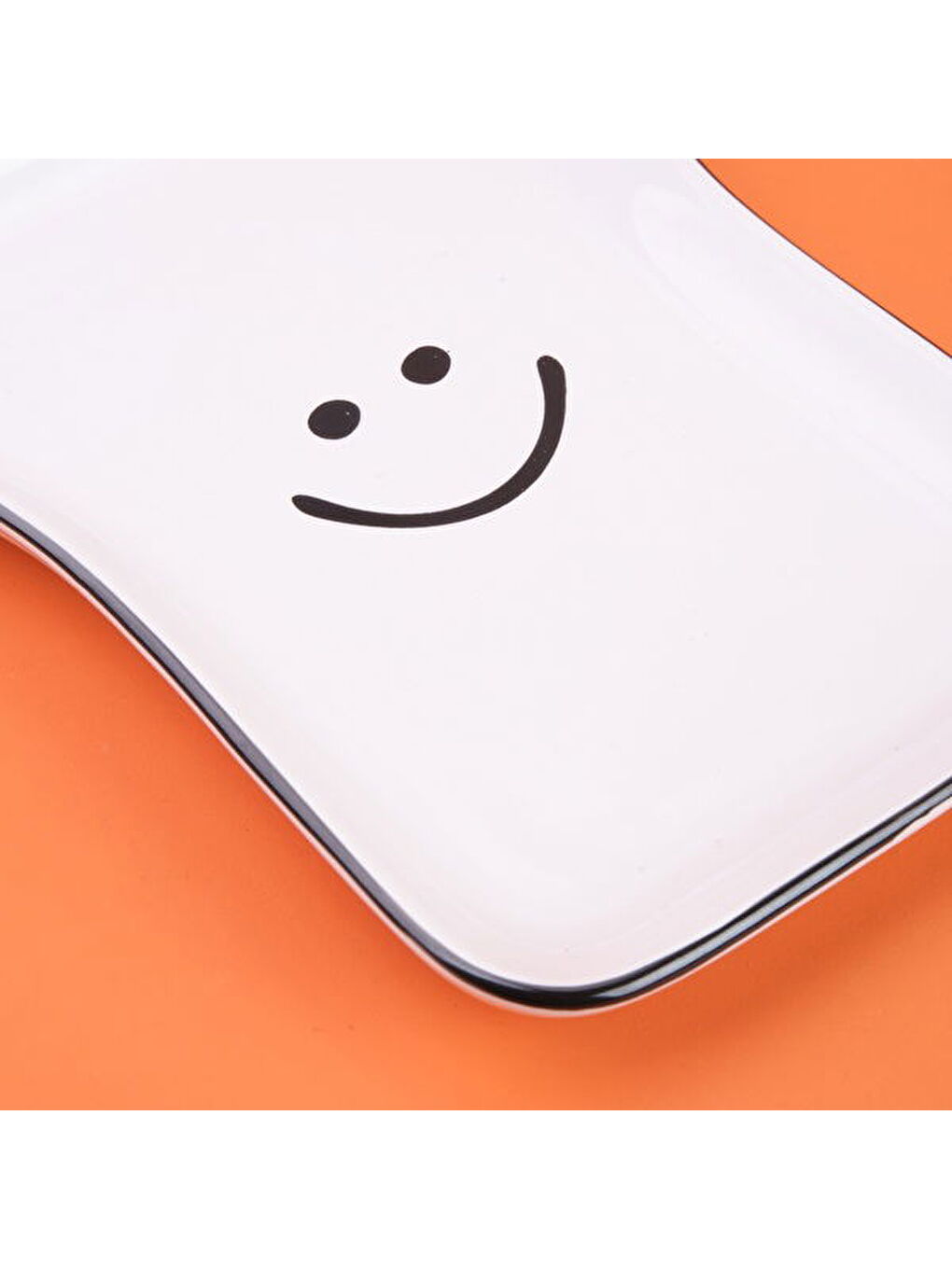 Kitchen Gülücük Desenli Servis Tabağı - Siyah / Beyaz - 19 cm-1