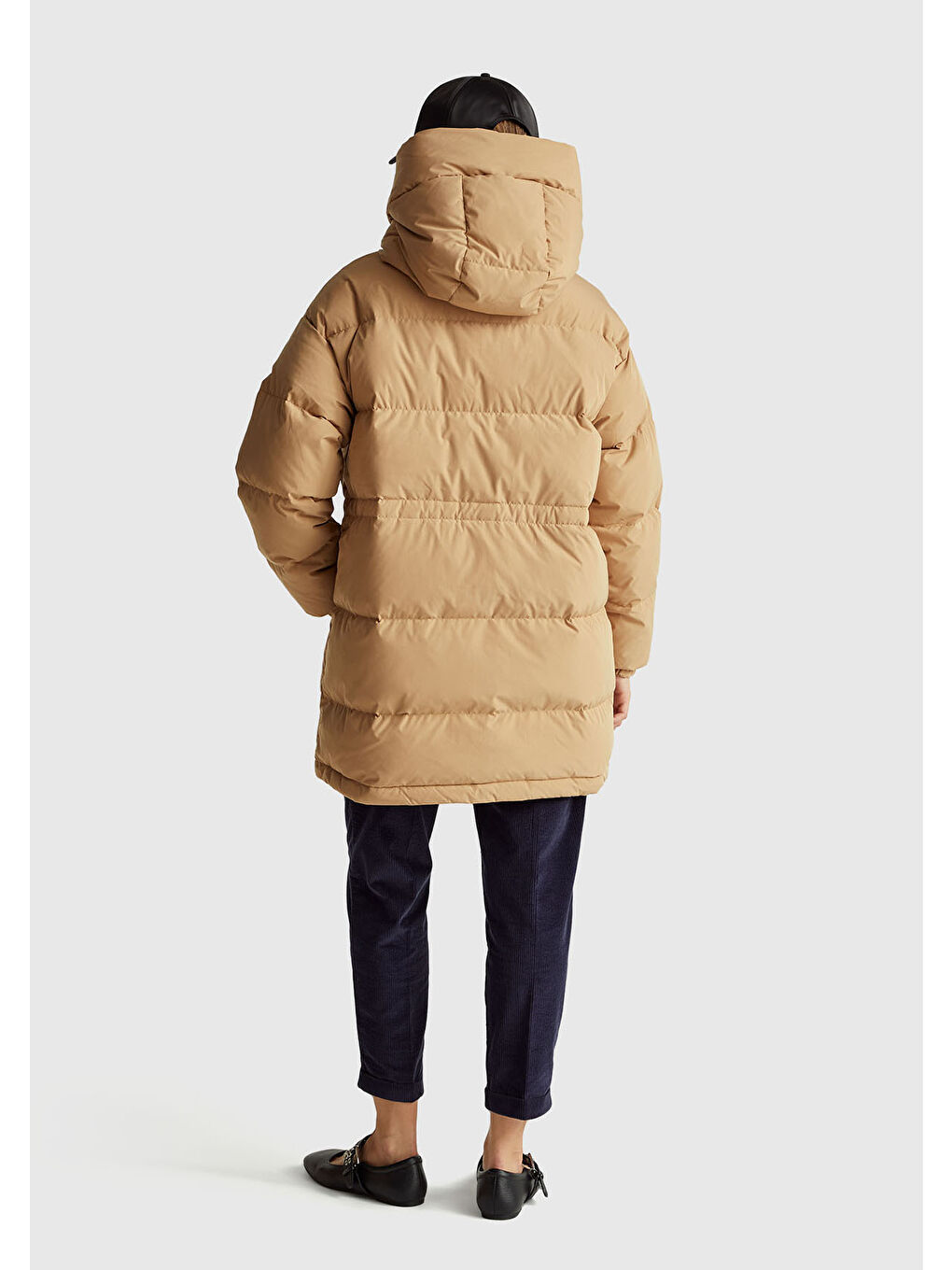 Kadın Açık Kahverengi Kuş Tüyü Beli Bağcıklı Kapüşonlu Uzun Şişme Mont-2