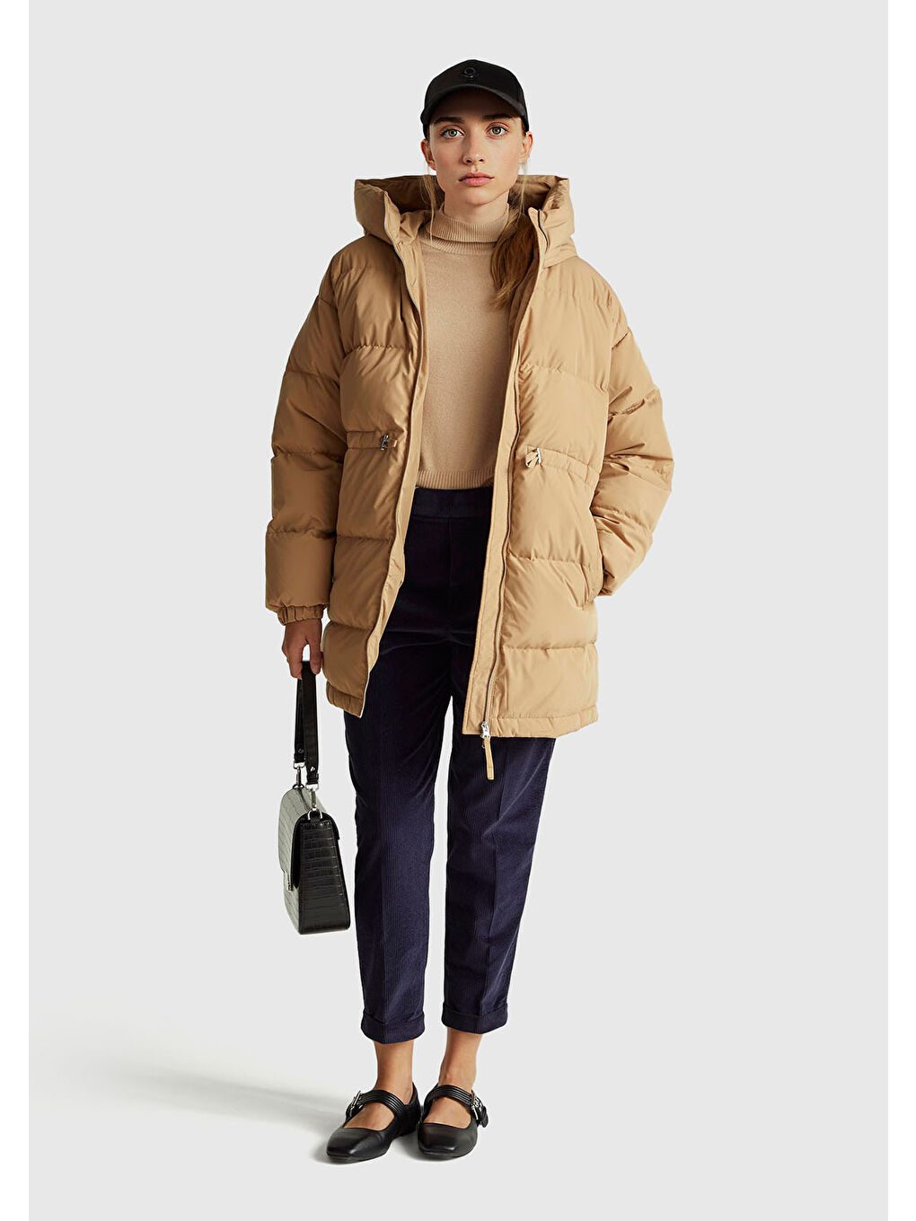 Kadın Açık Kahverengi Kuş Tüyü Beli Bağcıklı Kapüşonlu Uzun Şişme Mont-4