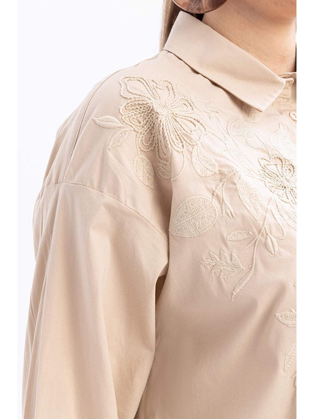 Bej-Çiçek Nakışlı Poplin Gömlek-5