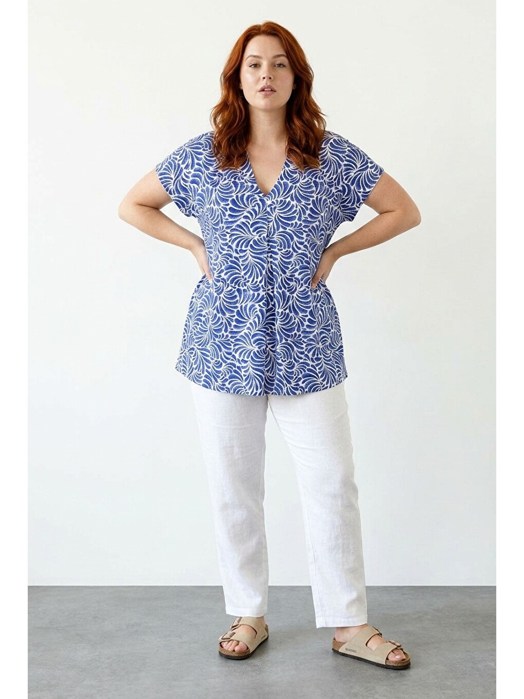 Mavi V Yaka Pileli Baskılı T-shirt-1