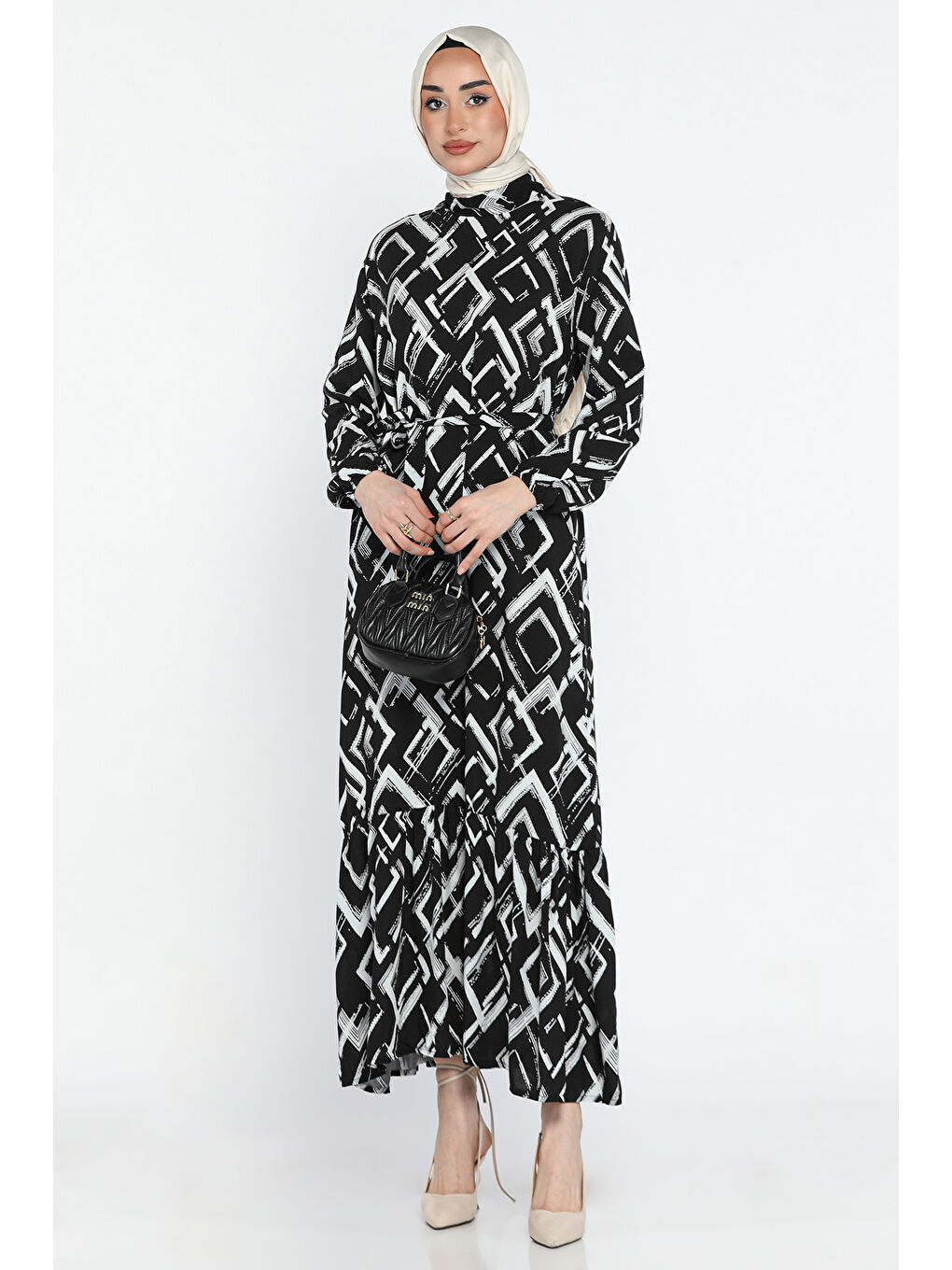 Siyah Desenli Bel Kuşaklı Tesettür Viskon Elbise-1