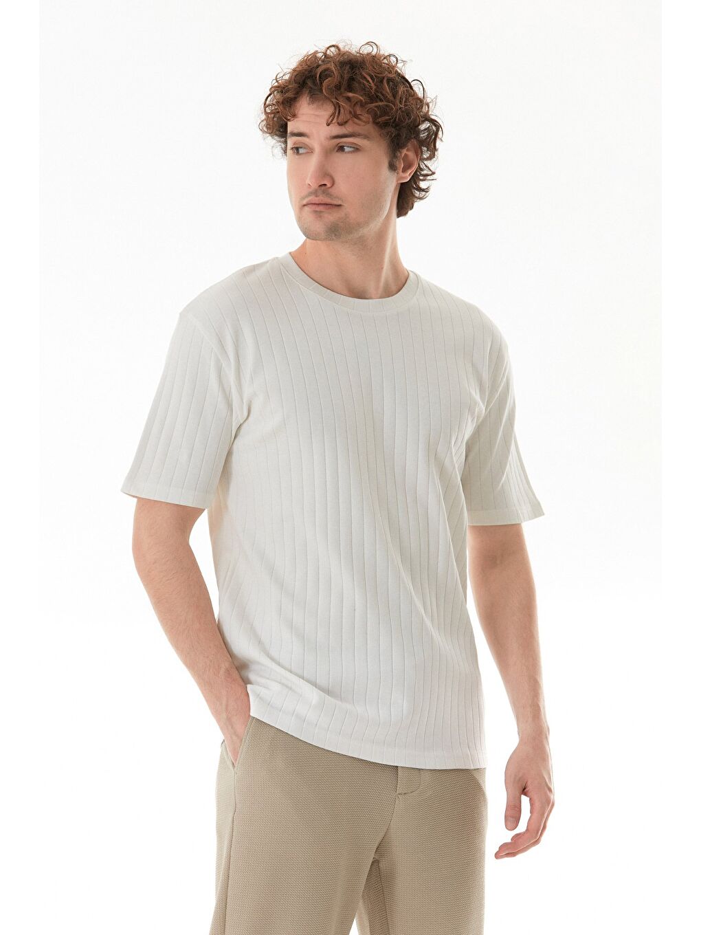 Ekru Şeritli Bisiklet Yaka Tişört