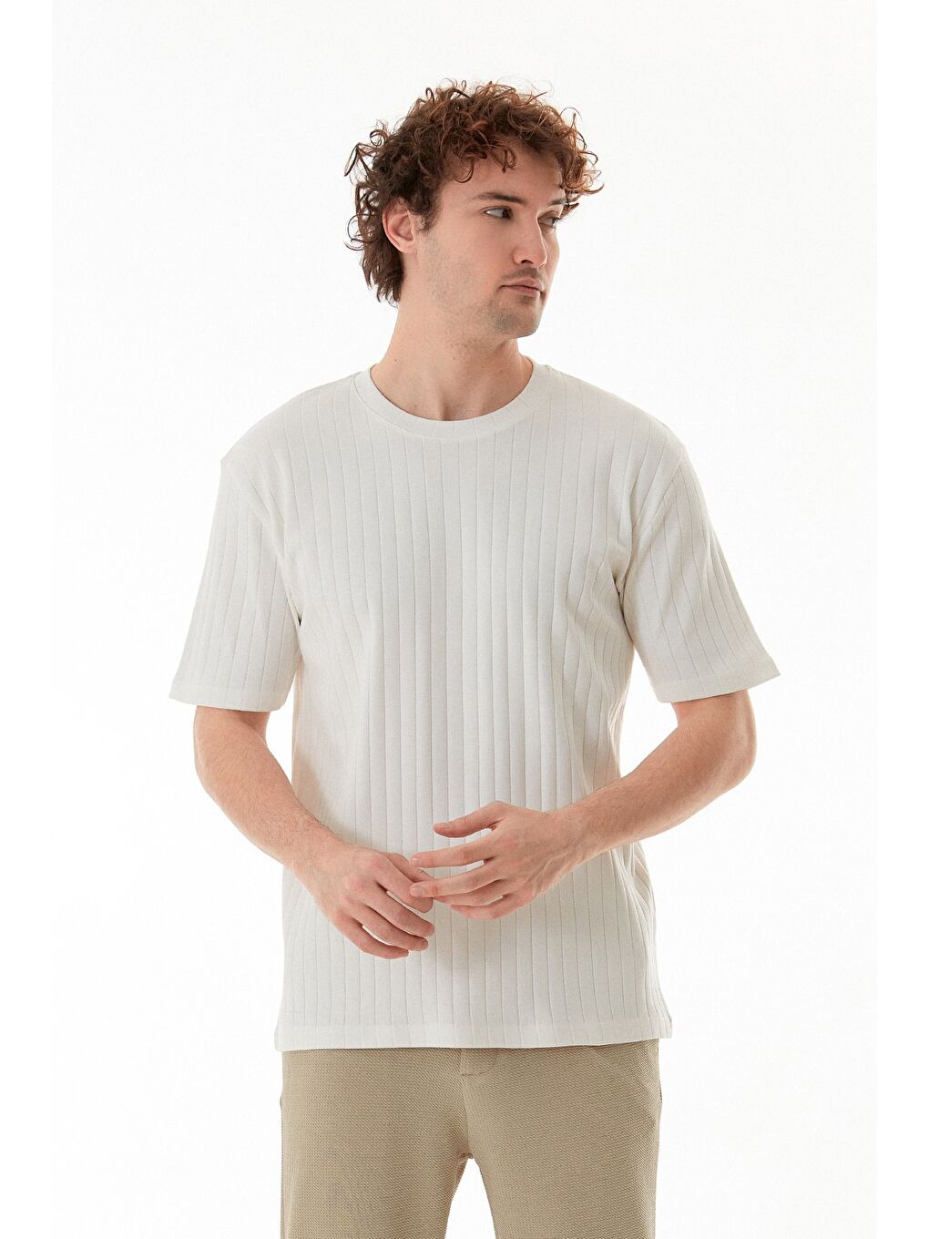 Ekru Şeritli Bisiklet Yaka Tişört-1