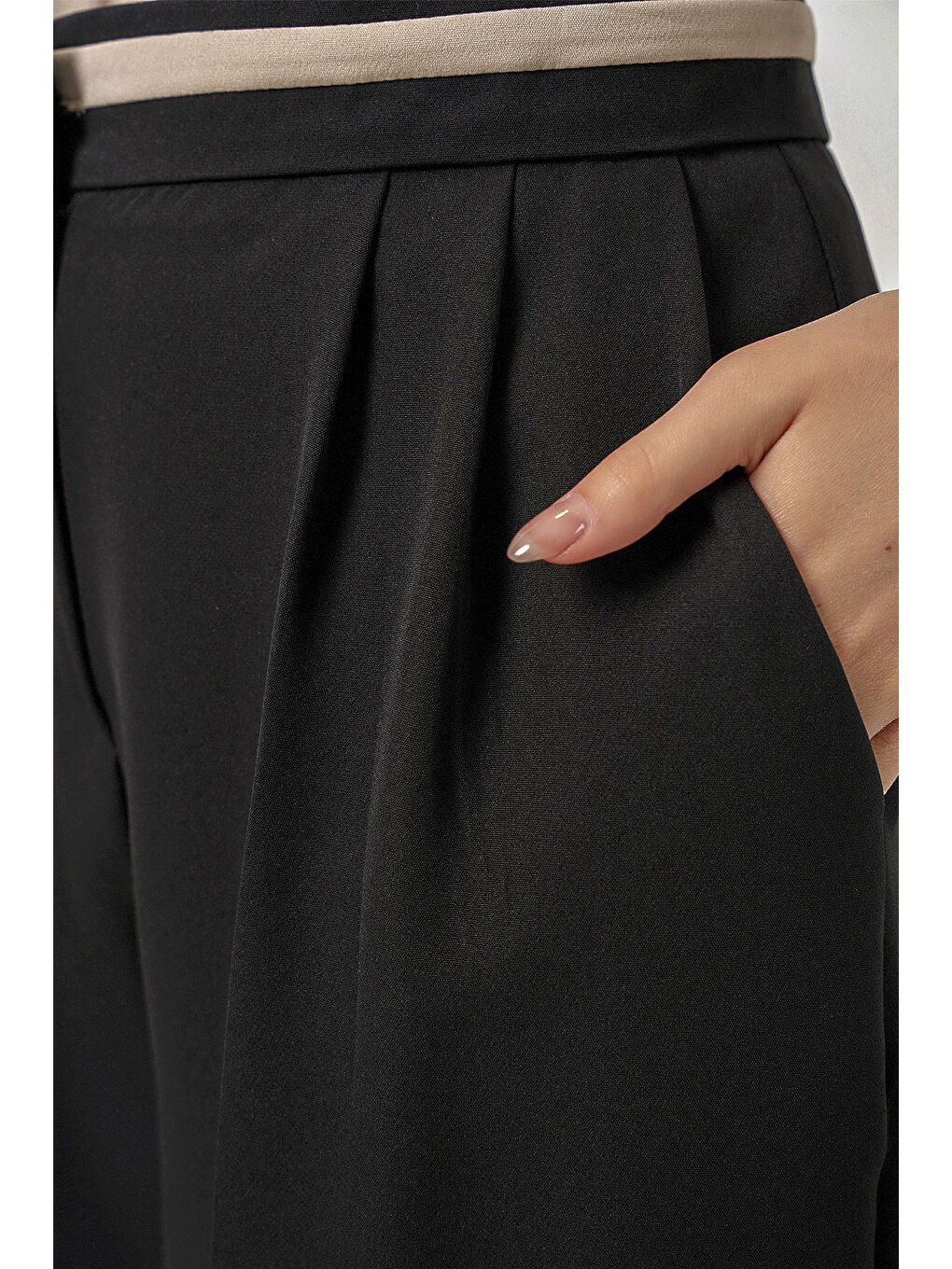 Kadın Geniş Paça Kumaş Pantolon 30088 - Siyah-5