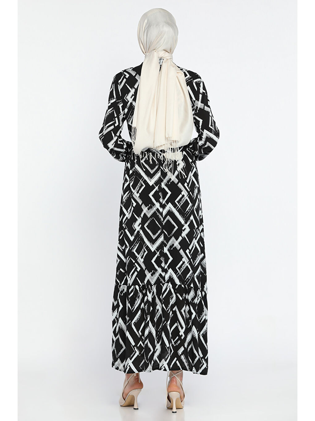 Siyah Desenli Bel Kuşaklı Tesettür Viskon Elbise-4