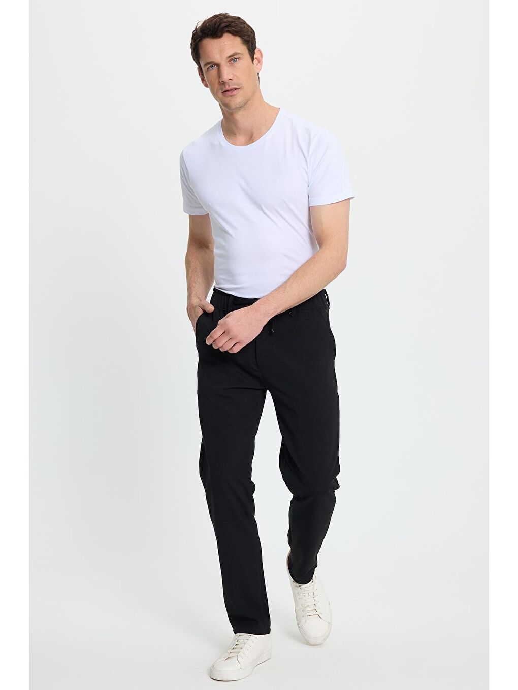 Erkek Slim Fit Dar Kesim Beli Lastikli Bağcık Detaylı Siyah Pantolon-1