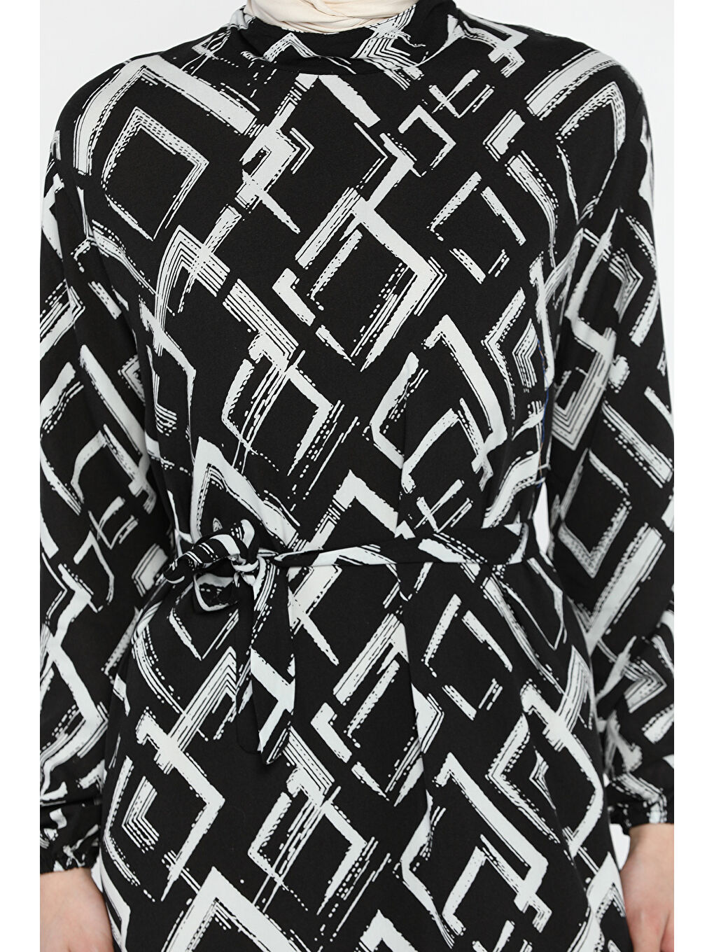 Siyah Desenli Bel Kuşaklı Tesettür Viskon Elbise-6