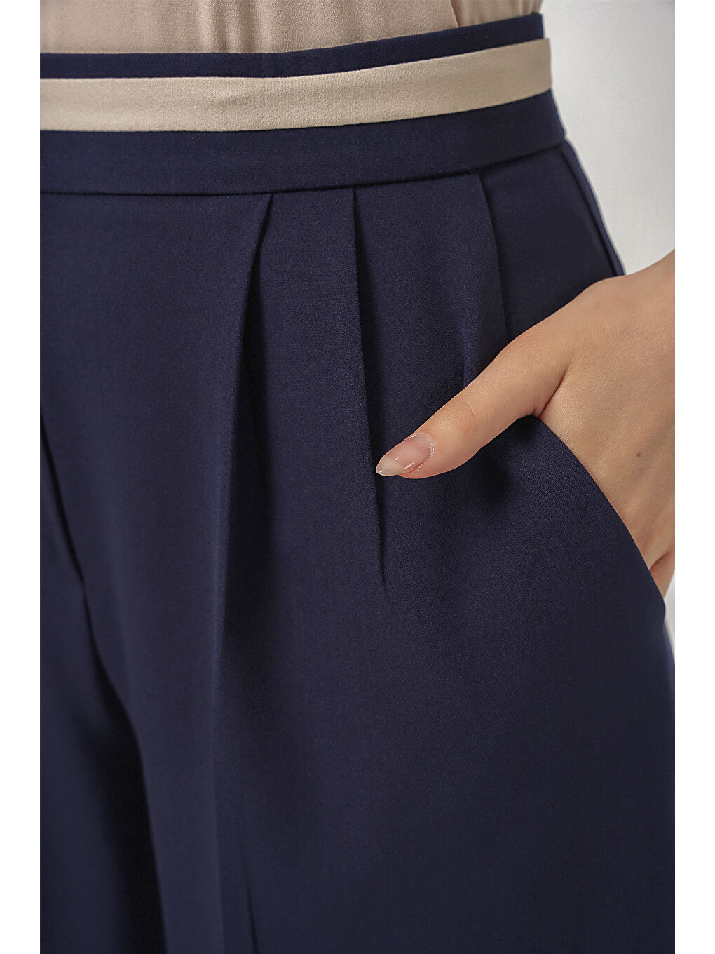 Kadın Geniş Paça Kumaş Pantolon 30088 - Lacivert-5