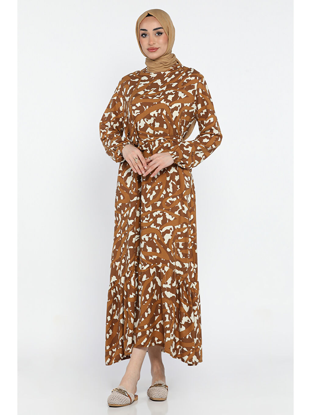 Kahverengi Bel Kuşaklı Desenli Viskon Tesettür Elbise-3