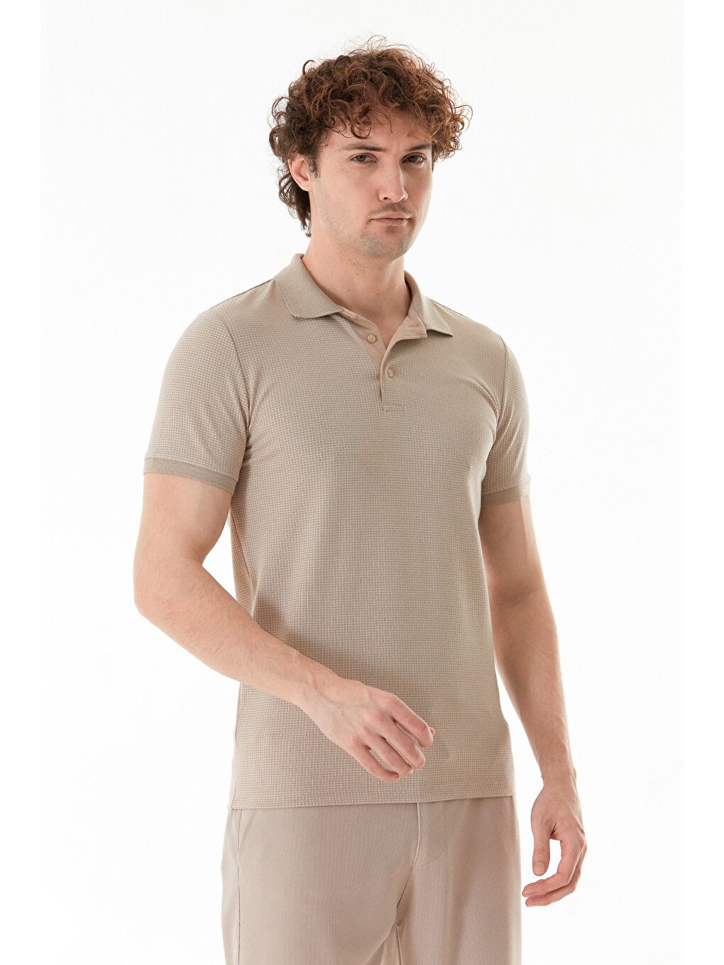 Bej Geometrik Desenli Yarım Düğmeli Polo Yaka Tişört