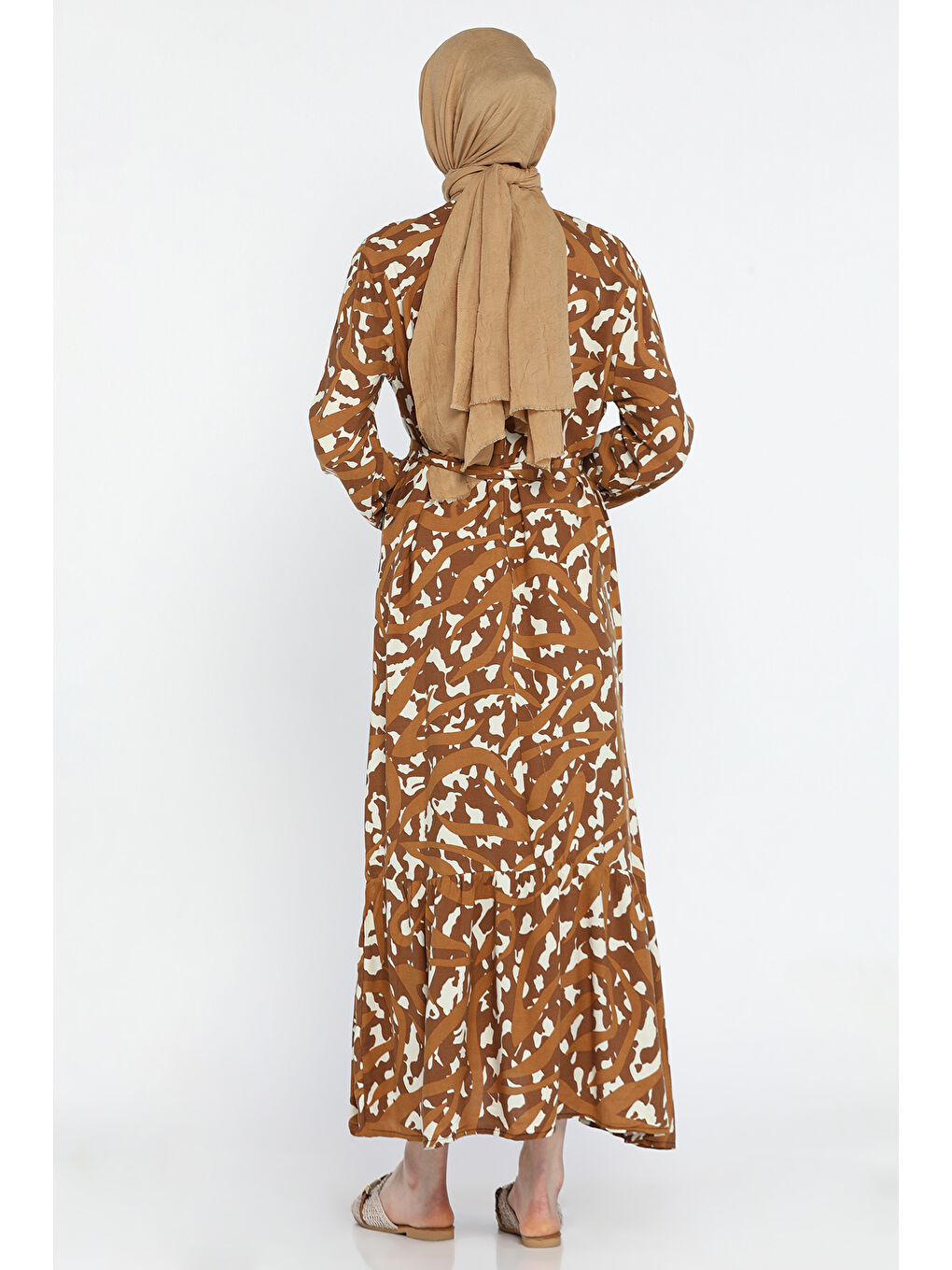 Kahverengi Bel Kuşaklı Desenli Viskon Tesettür Elbise-5