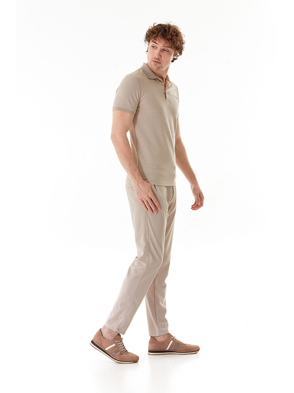 Bej Geometrik Desenli Yarım Düğmeli Polo Yaka Tişört-2