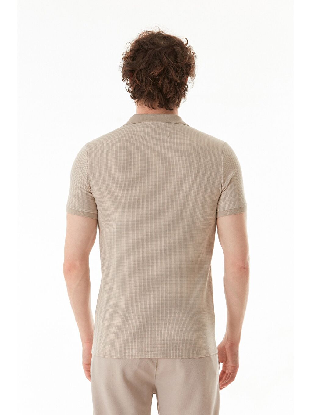 Bej Geometrik Desenli Yarım Düğmeli Polo Yaka Tişört-3