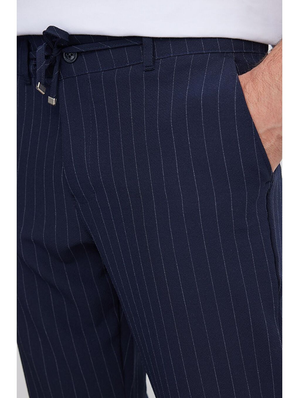 Erkek Slim Fit Dar Kesim Gofre Kumaş Beli Bağcıklı Çizgili Lacivert Pantolon-2