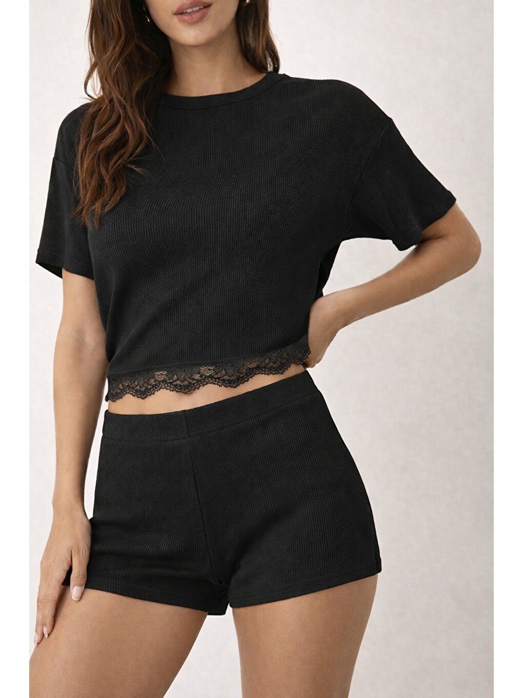 Siyah Dantel Detaylı Kaşkorse Şortlu Takım-3