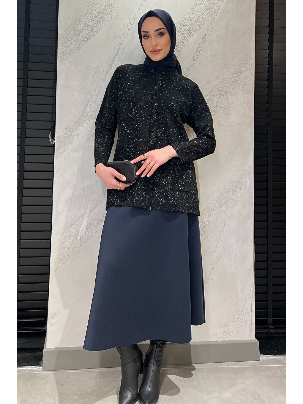Siyah Kadın Ön Şerit Detaylı Işıltılı Tesettür Triko Tunik-1