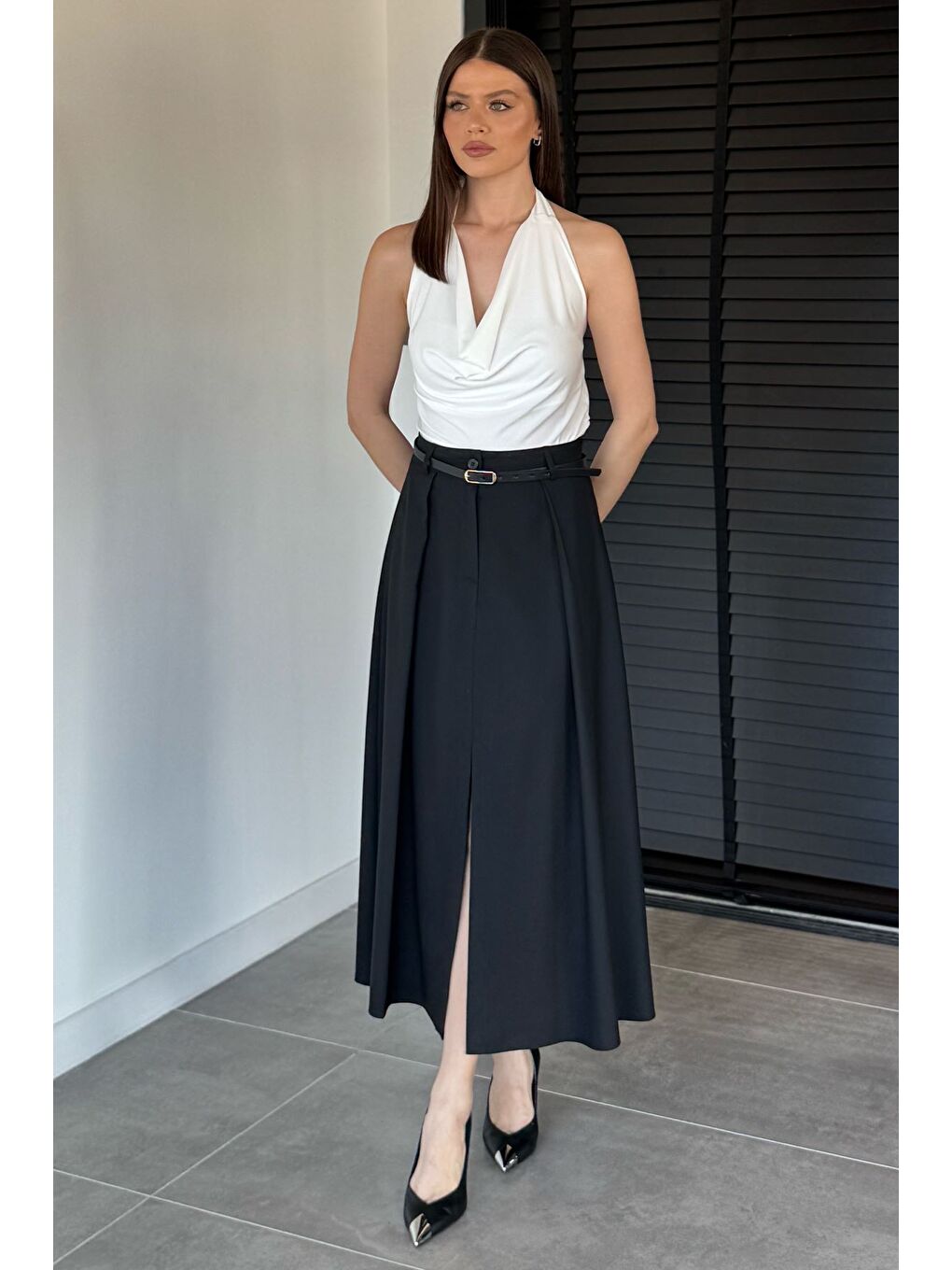 Siyah Kadın Kemer Aksesuarlı Yırtmaç Detaylı Etek