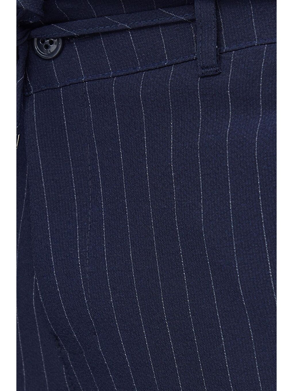 Erkek Slim Fit Dar Kesim Gofre Kumaş Beli Bağcıklı Çizgili Lacivert Pantolon-5