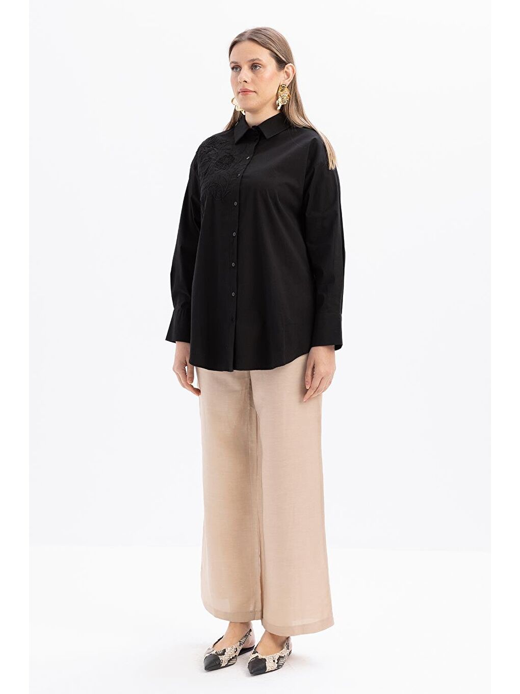 Siyah-Çiçek Nakışlı Elastanlı Poplin Gömlek-2