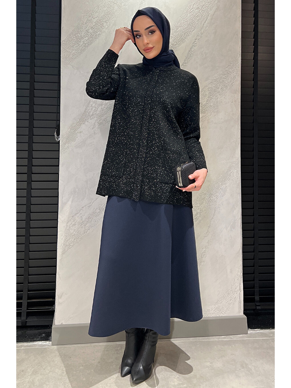 Siyah Kadın Ön Şerit Detaylı Işıltılı Tesettür Triko Tunik-3