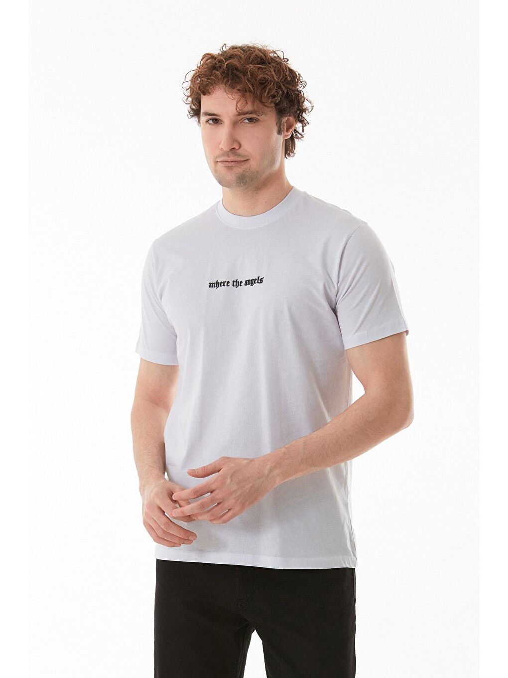 Beyaz Kabartma Baskılı Bisiklet Yaka Tişört