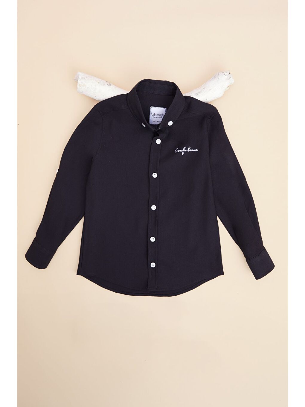 Siyah Yazı Baskılı Kolu Katlamalı Erkek Çocuk Gömlek
