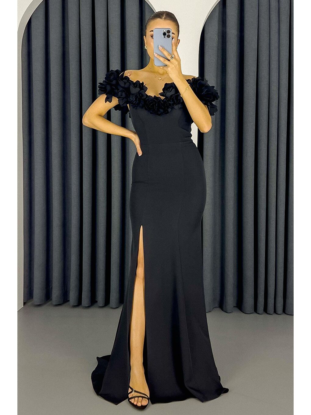 Kadın Siyah Kayık Yaka Gül Detaylı Uzun Abiye Elbise-2