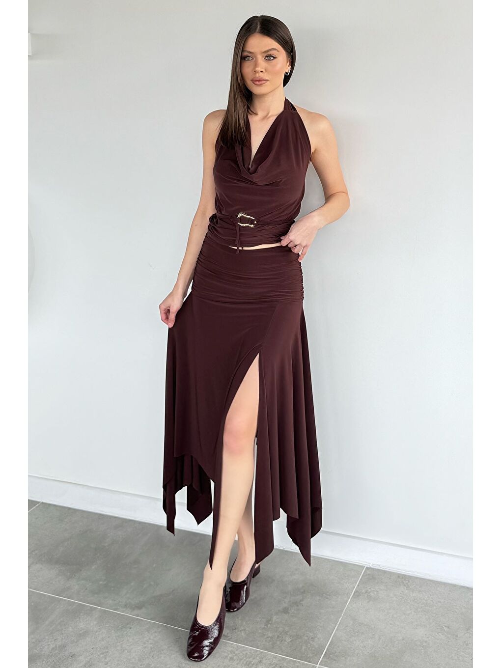 Kahverengi Kadın Bel Lastikli Büzgü Detaylı Asimetrik Kesim Yırtmaçlı Etek