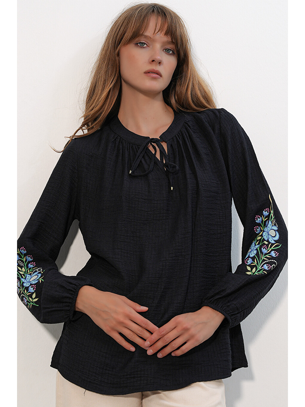 Kadın Nakışlı Oversize Bluz 1000 - Siyah