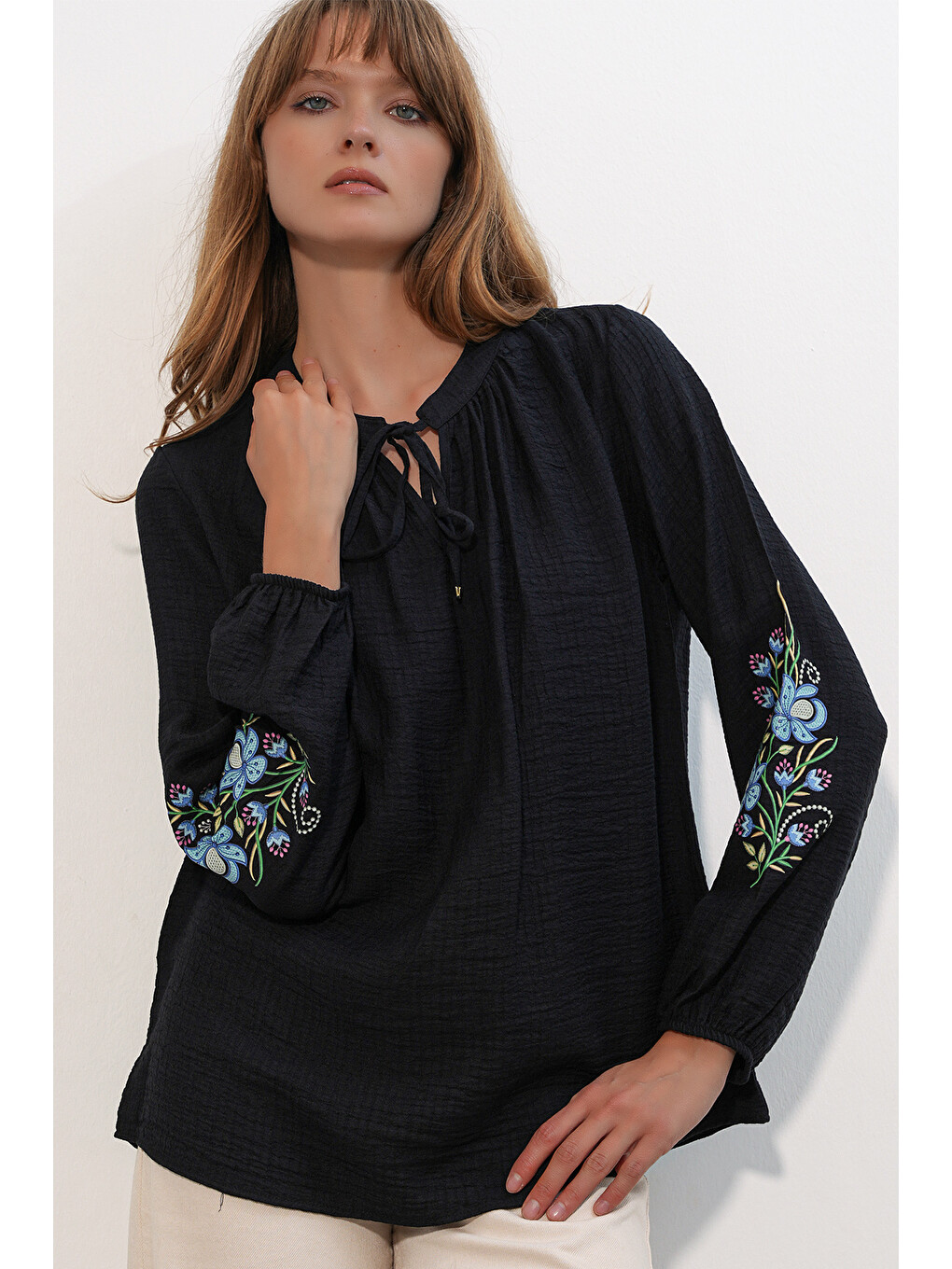 Kadın Nakışlı Oversize Bluz 1000 - Siyah-1