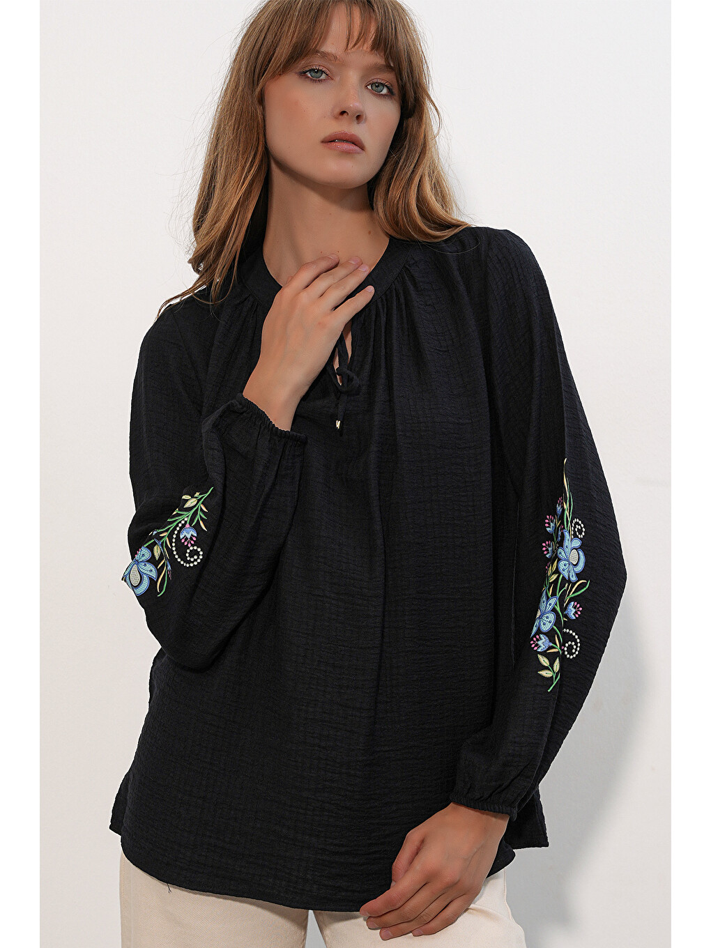 Kadın Nakışlı Oversize Bluz 1000 - Siyah-2