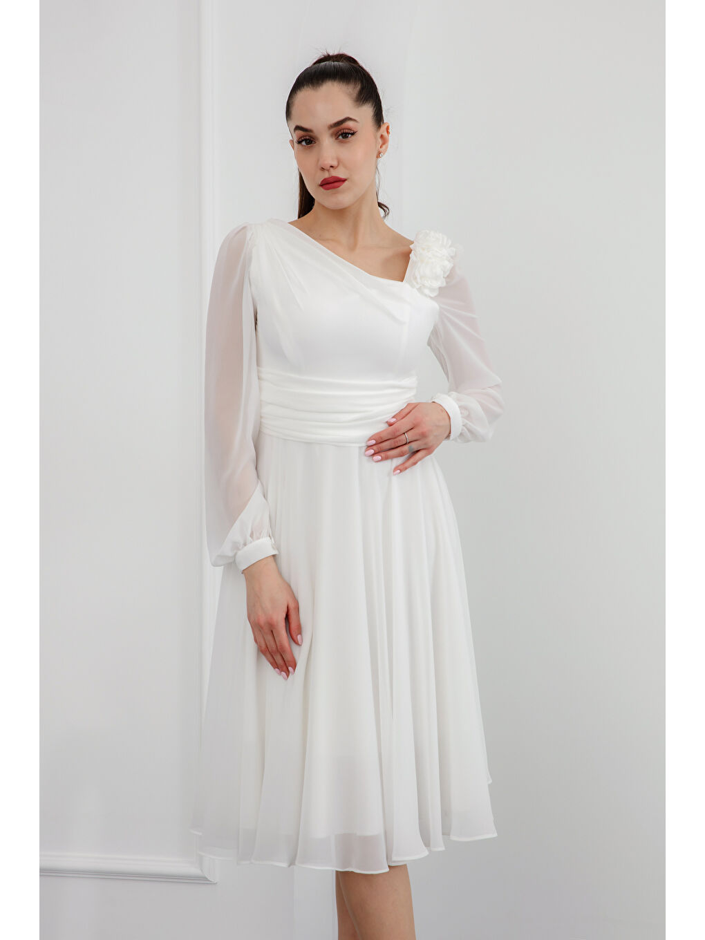 Kadın Beyaz Çiçek Detaylı Midi Abiye Elbise-2