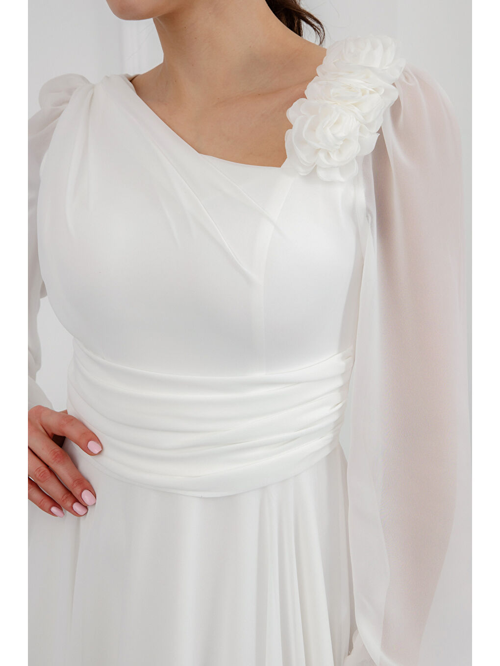 Kadın Beyaz Çiçek Detaylı Midi Abiye Elbise-3