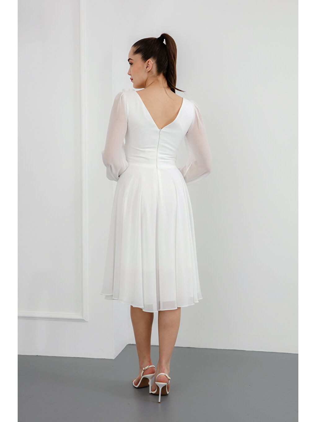 Kadın Beyaz Çiçek Detaylı Midi Abiye Elbise-4