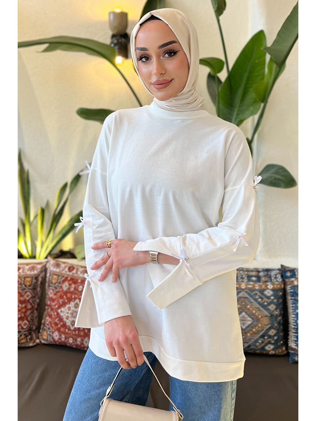 Beyaz Kadın Bisiklet Yaka Fiyonk Ve Taş Detaylı Tesettür Tunik-1