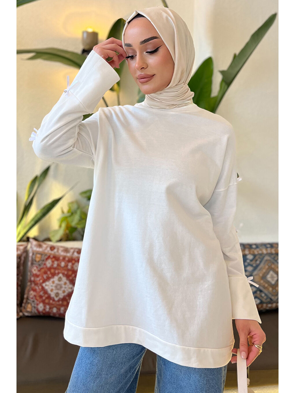 Beyaz Kadın Bisiklet Yaka Fiyonk Ve Taş Detaylı Tesettür Tunik-3