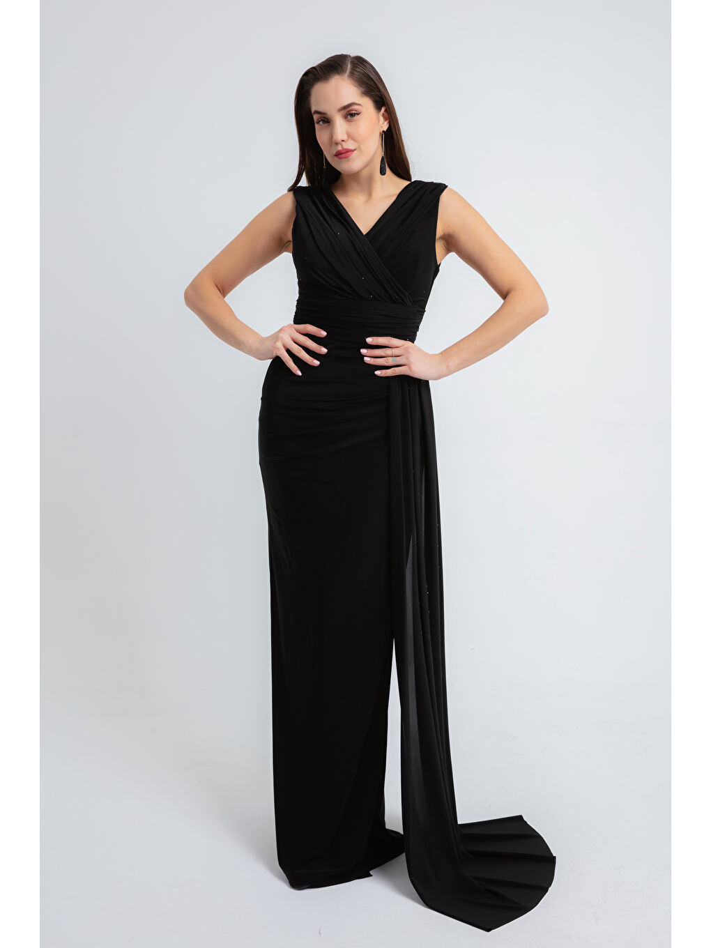 Kadın Siyah Kruvaze Yaka Taş Baskılı Kuyruklu Uzun Abiye Elbise-1