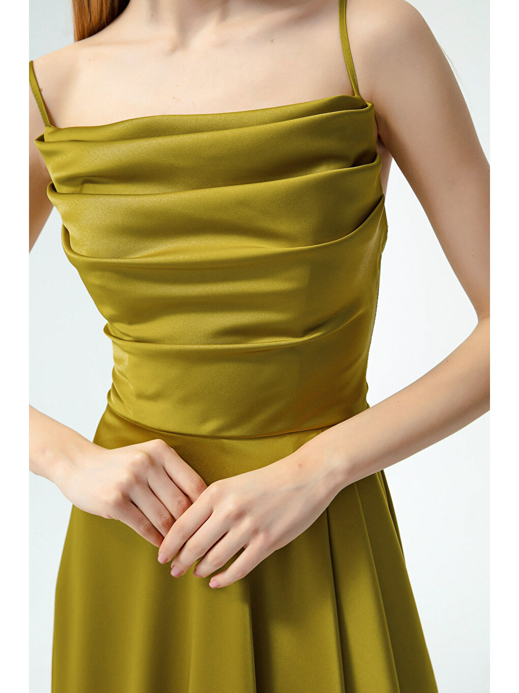 Kadın Yağ Yeşili Volanlı Yırtmaçlı Saten Midi Boy Abiye & Mezuniyet Elbisesi-1