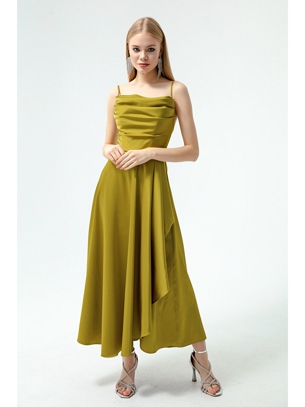 Kadın Yağ Yeşili Volanlı Yırtmaçlı Saten Midi Boy Abiye & Mezuniyet Elbisesi-2