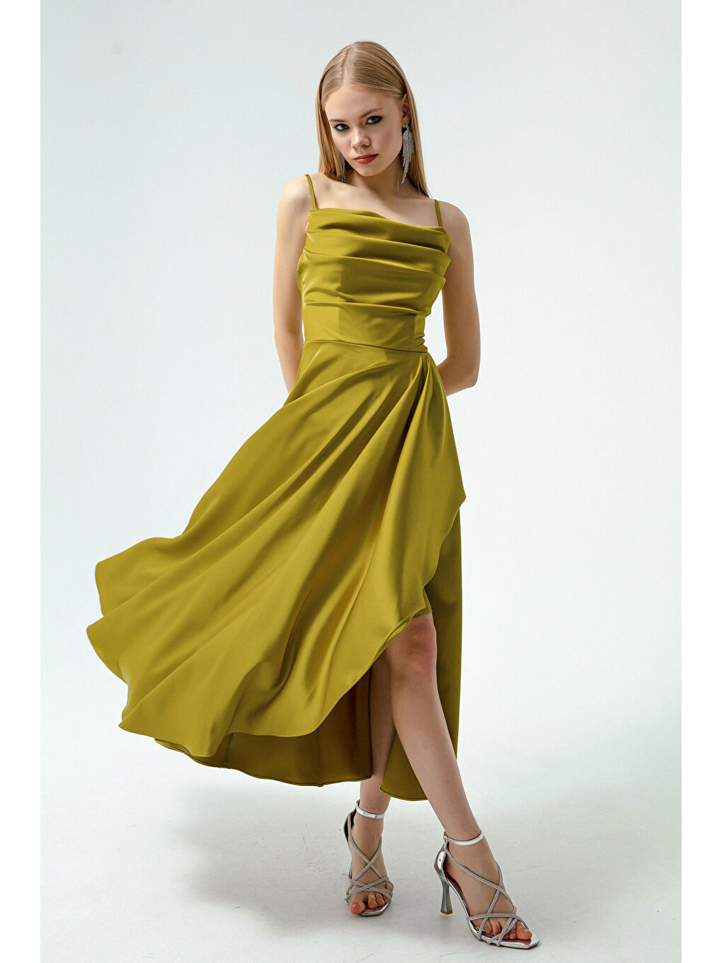 Kadın Yağ Yeşili Volanlı Yırtmaçlı Saten Midi Boy Abiye & Mezuniyet Elbisesi-3
