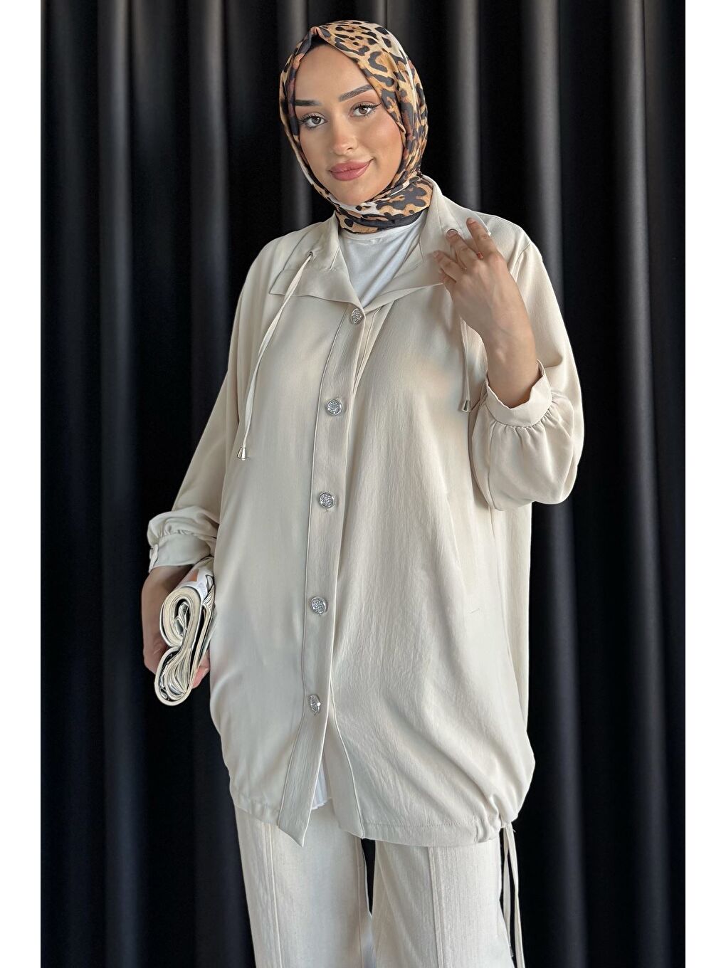 Bej Yaka Bağcıklı Kol Apoletli Tesettür Kap