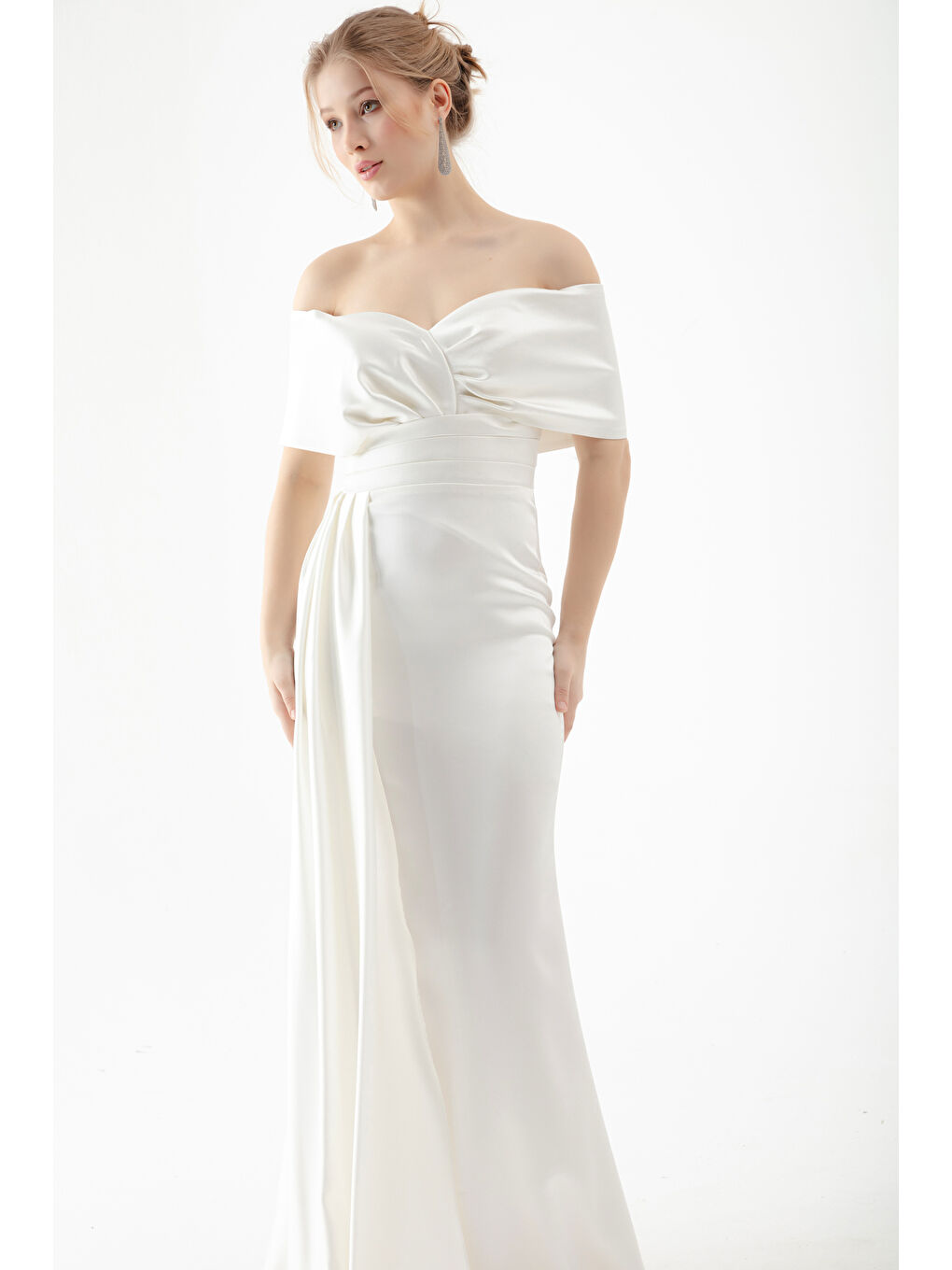 Kadın Beyaz Kayık Yaka Yırtmaçlı Uzun Abiye Elbise-2