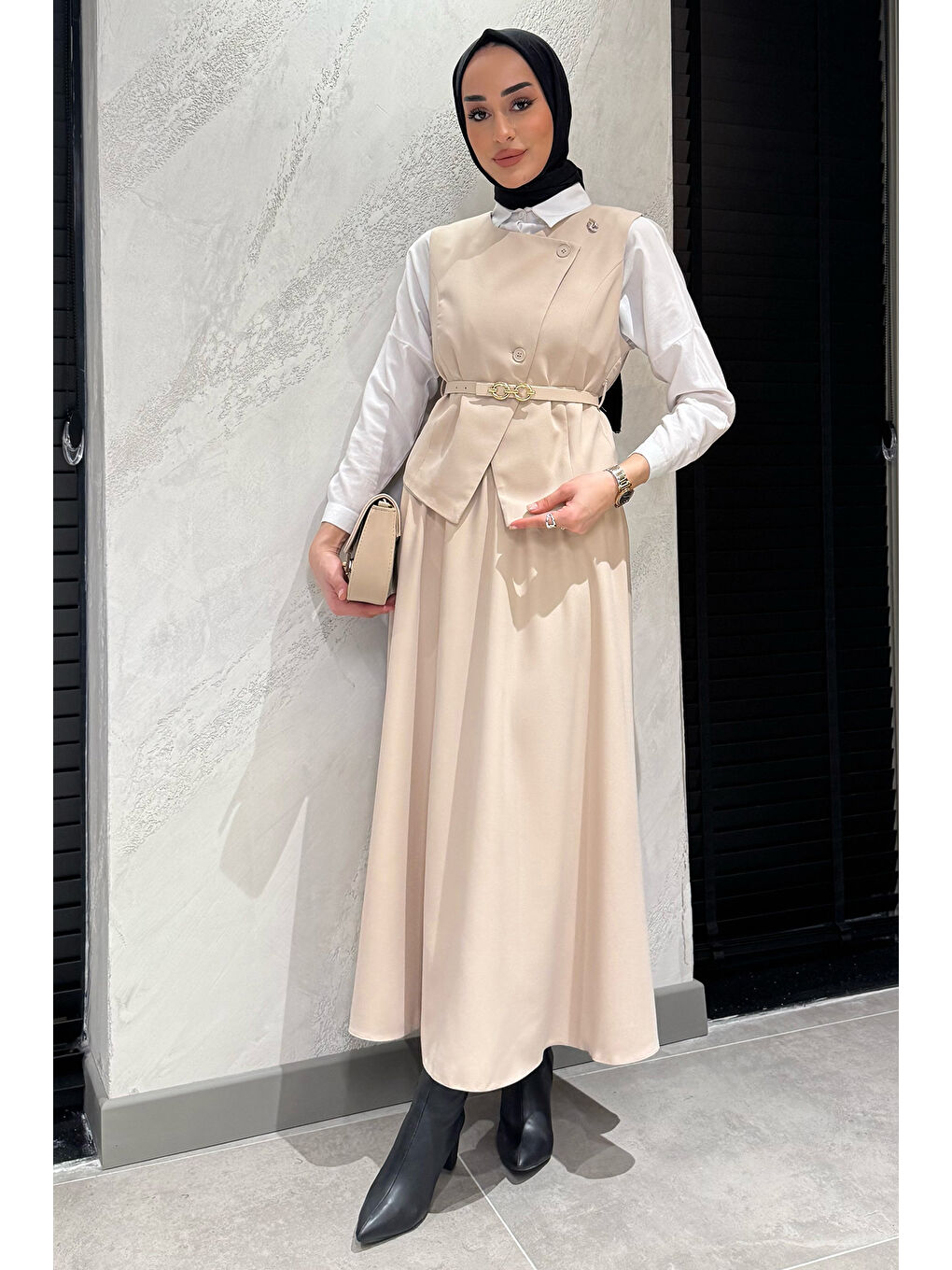 Bej Kadın Kemer Aksesuarlı Broşlu Yelek Etek Tesettür İkili Takım-2