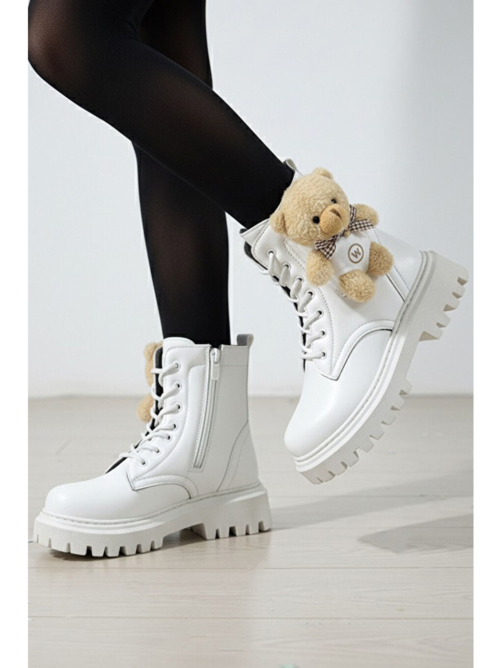 Kız Çocuk Beyaz Yanda Ayıcık Detaylı Bot - 28037-BEYAZ